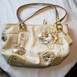 Coach Rare Patent Leather Tote Great for Spring